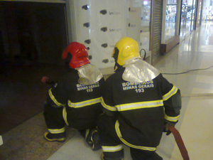 Bombeiros participam de simulado em shopping de Sete Lagoas Bombeiros participam de simulado em shopping de Sete Lagoas