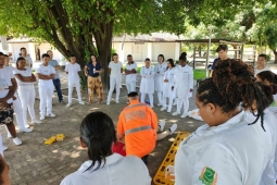 Bombeiros de Januária treinam alunos de curso técnico para primeiros socorros