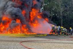 Bombeiros do 7º BBM realizam treinamento de combate a incêndio em aeronaves em São Paulo