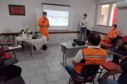 Bombeiros do 4º BBM participam de palestra, visando melhoria na gestão de desastres