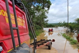 Bombeiros continuam empenhados em ações de resposta às chuvas no Norte de Minas