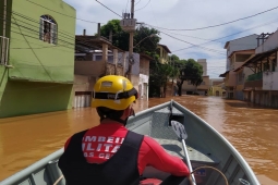 CBMMG e a atuação no resgate a pessoas ilhadas em Governador Valadares