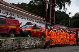 Bombeiros de Minas seguem para Petrópolis para apoiar bombeiros do Rio de Janeiro