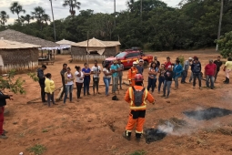 Bombeiros ministram treinamento de combate incêndio florestal e primeiros socorros à indígenas