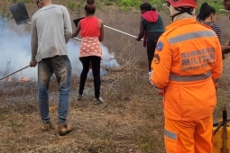 Bombeiros de Januária treinam quilombolas para prevenção e combate a incêndio em vegetação.
