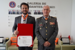 CBMMG confere Medalha Dom Pedro II ao Secretário de Estado Fernando Passalio de Avelar