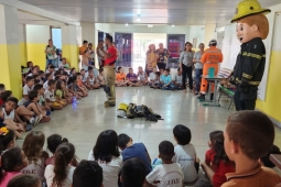 Bombeiros de Ituiutaba realizam simulado de emergência em escola pública