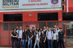 Bombeiros de Valadares recebem alunos para visita técnica