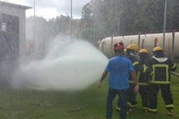 Bombeiros de São João Del-Rei coordenam simulado de combate a incêndio