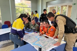 Bombeiros participam de simulado em Poços de Caldas
