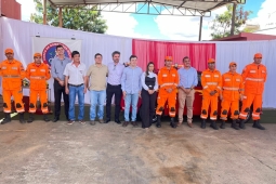 Bombeiros de Janaúba recebem viatura adquirida por meio de emenda parlamentar