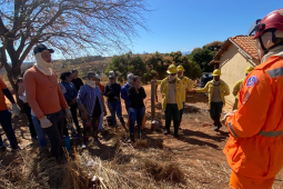 Bombeiros formam brigada florestal no município de Mamonas