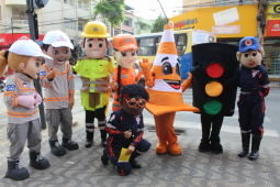 Blitz Educativa mobiliza motoristas e pedestres em Divinópolis durante a Semana Nacional de Trânsito