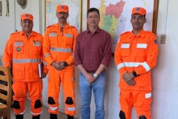Comando do 12º BBM visita unidades operacionais, unidade de conservação ambiental em Paracatu e recebe Moção de Aplausos em Vazante