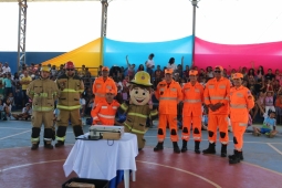 CBMMG e parceiros promovem manhã mágica para crianças de projetos sociais em Montes Claros