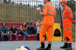 Corpo de Bombeiros Militar de Boa Esperança realizam treinamento de brigada para profissionais da educação