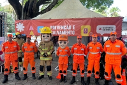 Bombeiros montam espaço interativo de prevenção durante evento em Teófilo Otoni