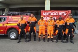 CBMMG e MCTRANS realizam treinamento motociclista seguro em Montes Claros