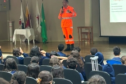 Bombeiro promove palestra sobre autocuidado para estudantes do ensino fundamental