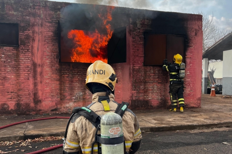 Cadetes do CBMMG participam de treinamento de Combate a Incêndio Urbano