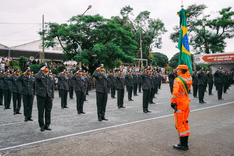 Corpo de Bombeiros Militar oferta 342 vagas em concurso com salários que podem chegar a 11 mil reais